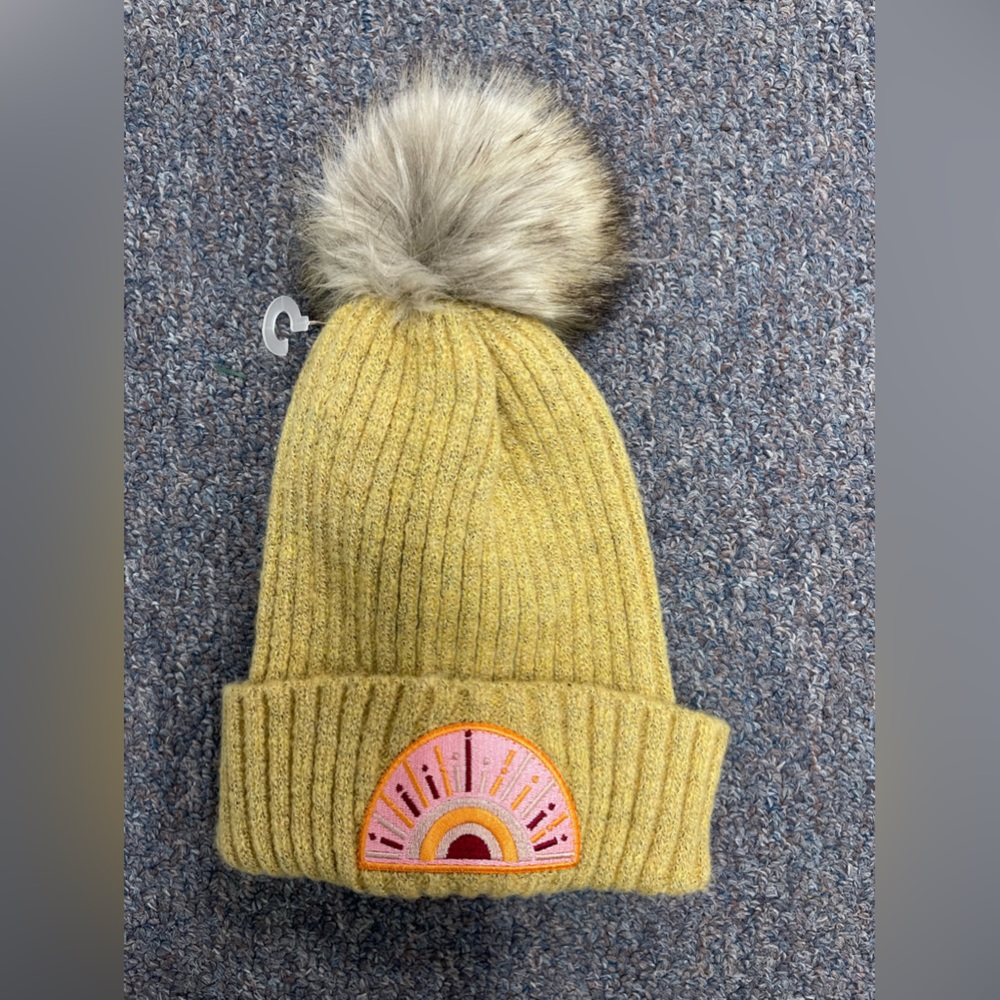 Virginia Wolf Pom Pom Beanie‎